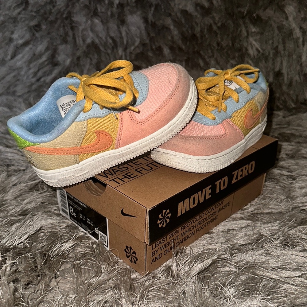 Nike Air Force 1 LV8